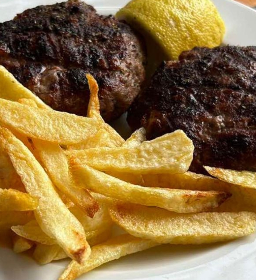 Home made burger, beef,pork,,,portion with chips,,7.50€,,, σπιτικό μπιφτεκι βοειο,χοιρονο