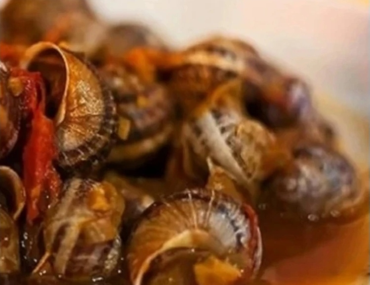 Snails, tomato, garlic, 7.50€ , σαλιγκάρια με σκόρδο και ντομάτα 