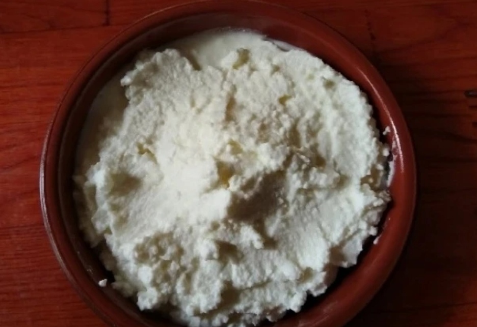 sour soft cheese,, 4.00€,, ξυγαλο