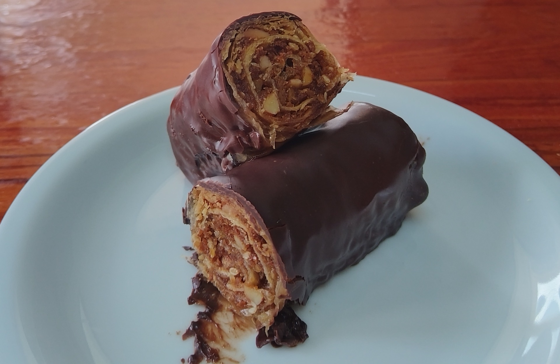 baklava with chocolate coating,,1.80€,,μπακλαβας με επικάλυψη σοκολάτας