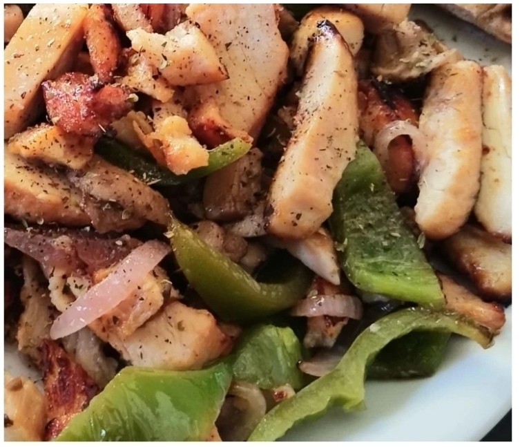 CHICKEN fillet with wine sauce, ,,9.00€,,, ΚΟΤΌΠΟΥΛΟ φιλέτο με σάλτσα κρασί