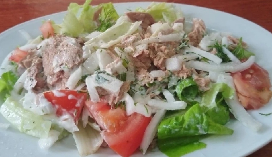 tuna salad, 6.00€ τονοσαλατα