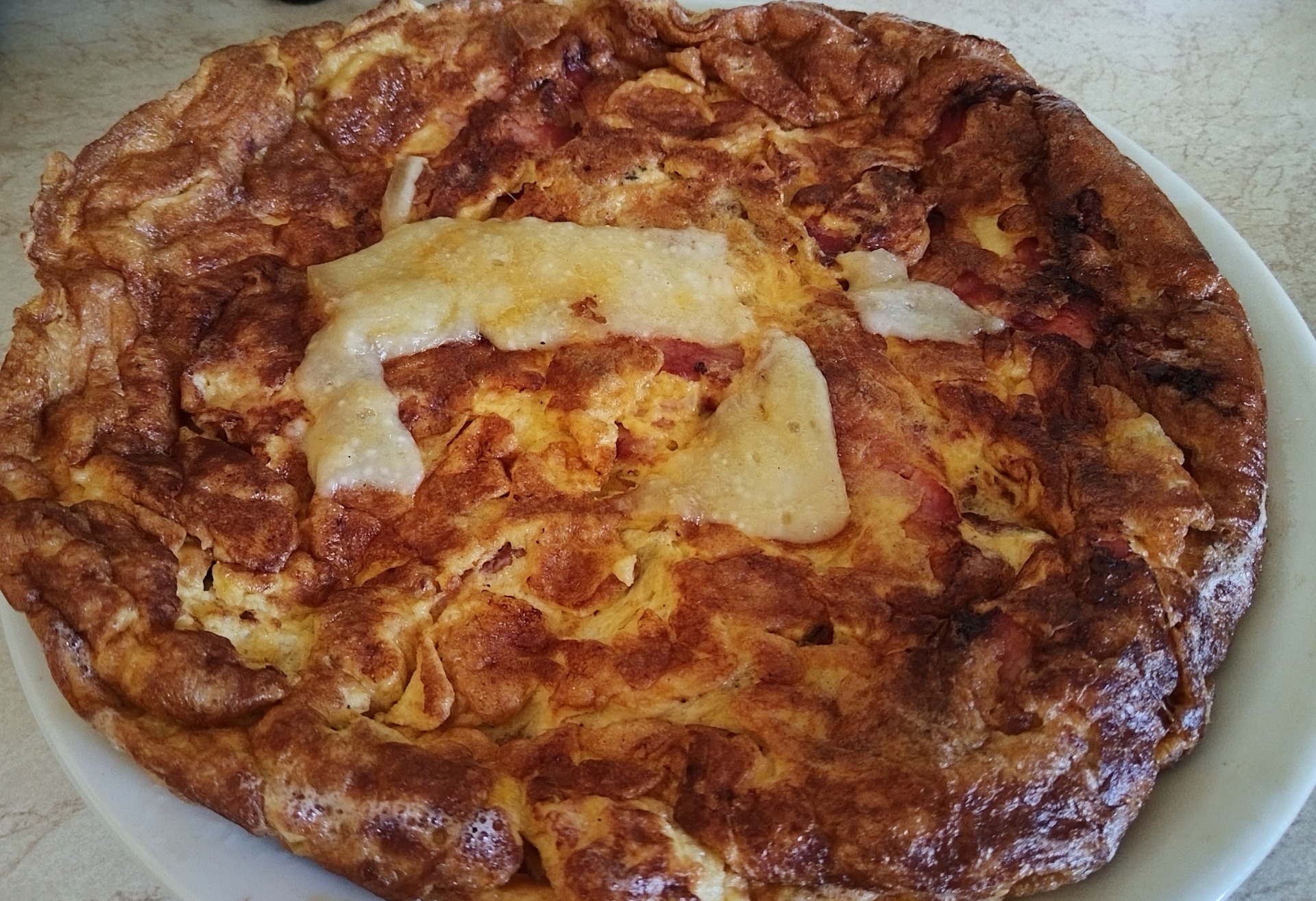 local fresh eggs,,,,,omelet for two people,with chips in, cheese,,,,,ντόπια φρέσκα αυγα,,μεγάλη ομελέτα με πατάτες , τυρί, 11,00€.,,,