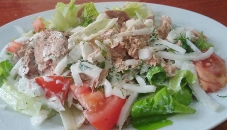 tuna salad, 6.00€ τονοσαλατα 