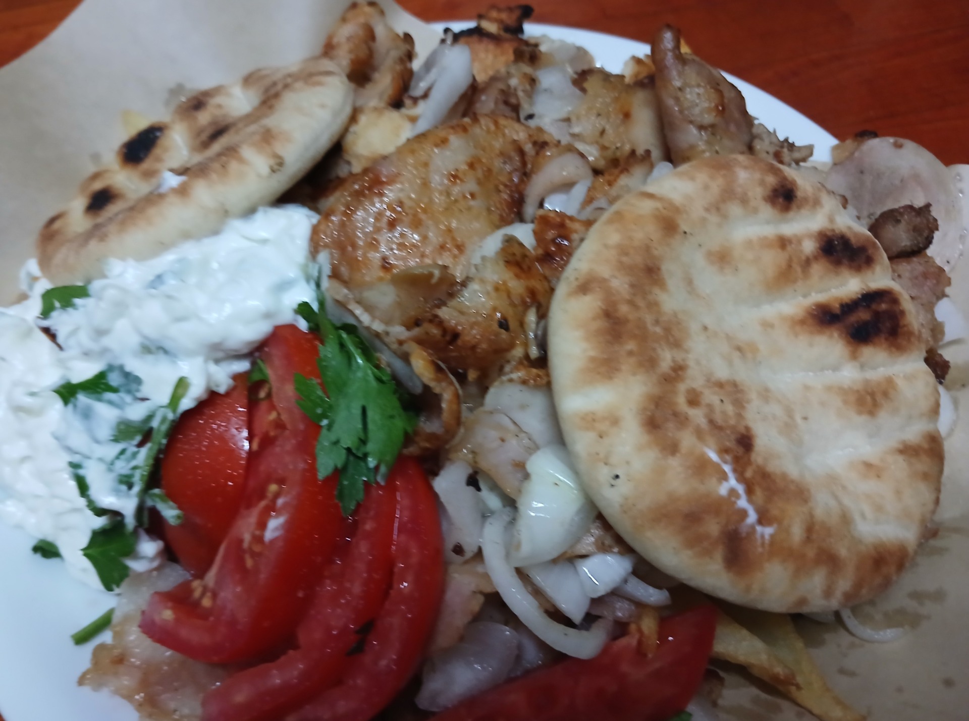 330gr CHICKEN yeeros pre-baked onion, tzatziki,, tomato,,,12.00€,,κοτόπουλο γύρος προψημενος.