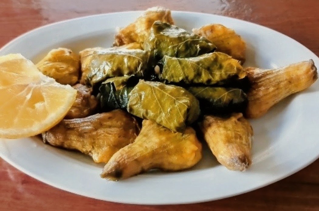 Dolmadakia vine leaves,, zucchini, 7.50€,,αμπελοφυλλα ανθοι 